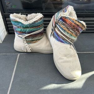Lamo Colorful Knit and Beige Boots winter boots warm size 10